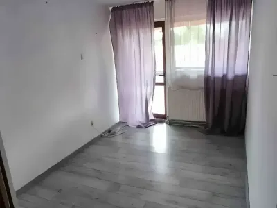 camera goala cu parchet casa vanzare cumparare Ploiești Prahova