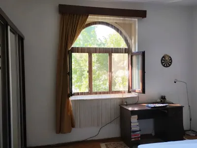 dormitor luminos cu birou casa vanzare cumparare Ploiești Prahova