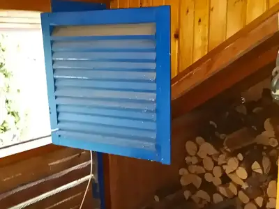 Detaliu casa de vanzare Stâlpeni Argeș oblon lemn