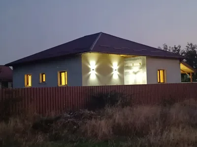 gard si fatada nocturna casa vanzare cumparare Tătărani Dâmbovița