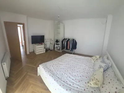 Dormitor spatios in casa de vanzare-cumparare Tunari Ilfov