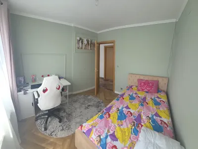Dormitor cu birou in casa de vanzare-cumparare Tunari Ilfov