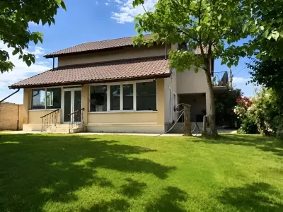 curte cu gazon verde casa vanzare cumparare Vidra Ilfov