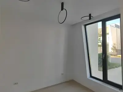 Camera goala cu fereastra mare casa Voluntari Ilfov