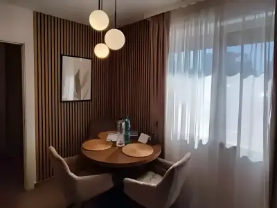 Zona de dining casa vanzare Voluntari Ilfov cu masa