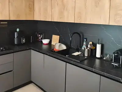 Bucatarie casa vanzare Voluntari Ilfov cu design lemn