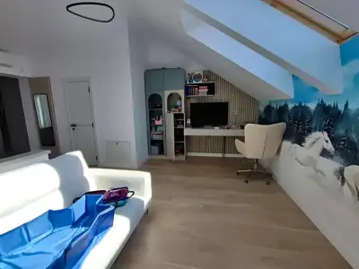 Mansarda casa de vanzare Voluntari Ilfov cu canapea