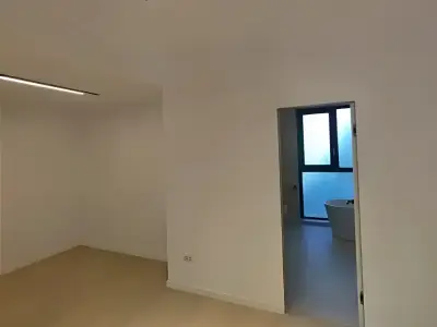 Baie cu cada in casa moderna de vanzare in Voluntari Ilfov
