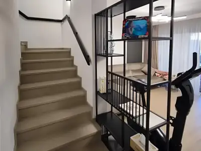 Casa de vanzare in Voluntari Ilfov scara interioara
