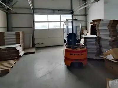 Vanzare hala Afumati Ilfov stivuitor in depozit marfa