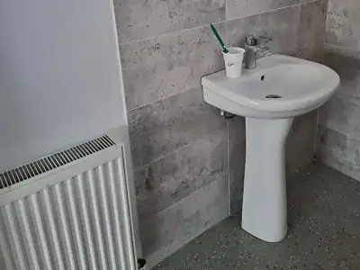 Chiuveta si radiator baie hala de inchiriat Afumati Ilfov