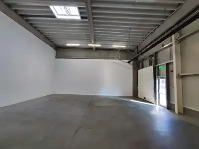 Depozit spatios de inchiriat hala Afumati Ilfov interior