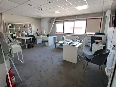 Birou administrativ cu extinctor in hala Afumati Ilfov