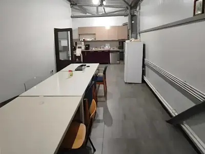 Vanzare hala Afumati Ilfov sala de mese cu bucatarie