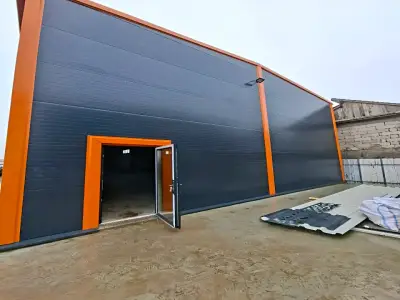 Hala de vanzare Afumati Ilfov cu usa acces lateral