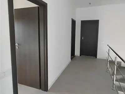 Hol si scara in hala de vanzare situata in Chiajna Ilfov