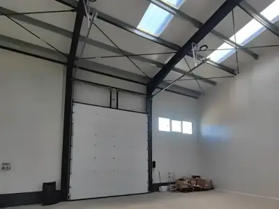 Vanzare hala Chiajna Ilfov cu usi acces marfa si luminator
