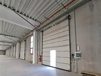 Hala de vanzare Chitila Ilfov spatiu mare cu usi acces
