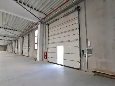 Depozit vanzare Chitila Ilfov cu usi mari si ferestre