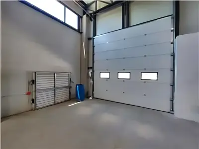 Hala de vanzare Chitila Ilfov cu usa garaj industriala