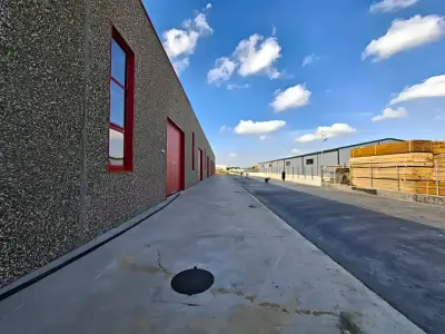 Vanzare hala cu usi rosii si design modern Chitila Ilfov
