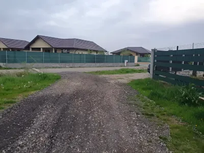 Teren de vanzare in Balotesti Ilfov drum pietris si gard
