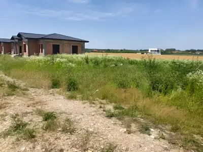 Teren intravilan de vanzare cu casa in Balotesti Ilfov
