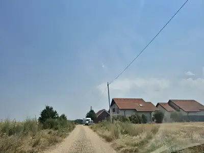 Teren de vanzare Balotesti Ilfov drum de pamant camp