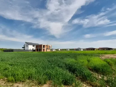 teren vanzare cumparare Balotești Ilfov parcela casa in fundal
