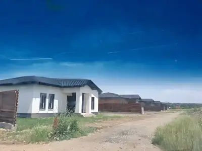Teren intravilan cu casa alba de vanzare Balotesti Ilfov