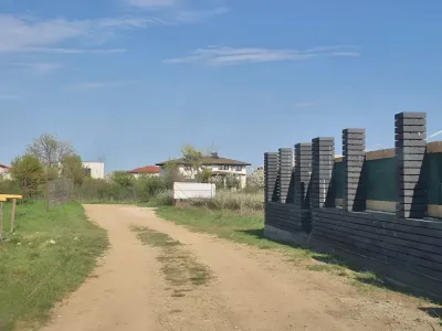 Teren de vanzare acces drum pamant Balotesti Ilfov