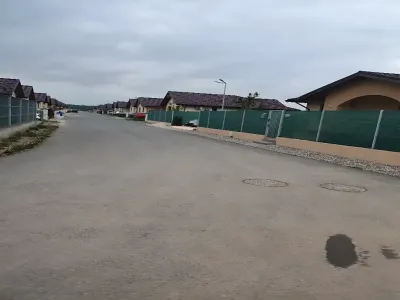 Teren vanzare Balotesti Ilfov drum langa case gard verde