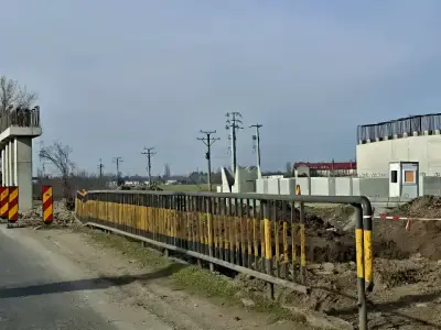 Teren de vanzare Buftea Ilfov cu drum de pamant si gard