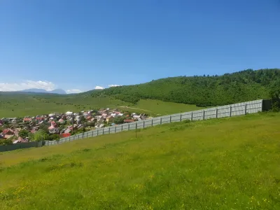 Teren vanzare cumparare Codlea Brașov zonă de munte cu gard
