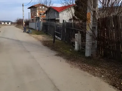 vanzare cumparare teren Corbeanca Ilfov strada cu gard si case
