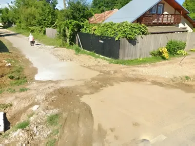 Vanzare teren Gruiu Ilfov drum neasfaltat casa fundal