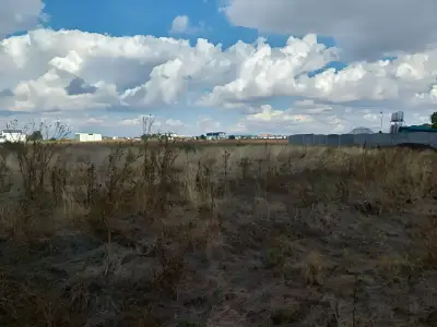 Teren intravilan cu gard si cladire in Otopeni Ilfov