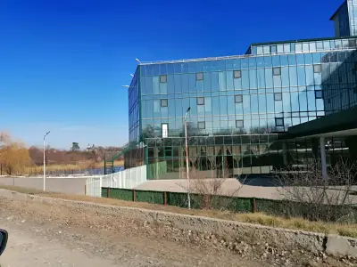 Vanzare teren intravilan cu cladire de sticla Tancabesti Ilfov
