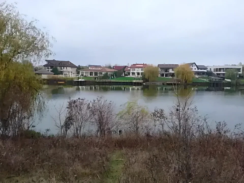 Vanzare cumparare teren intravilan cu lac in Corbeanca Ilfov